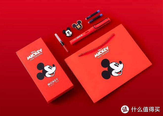 三款联名钢笔礼盒，外观精美，限量版，文化与品味的象征