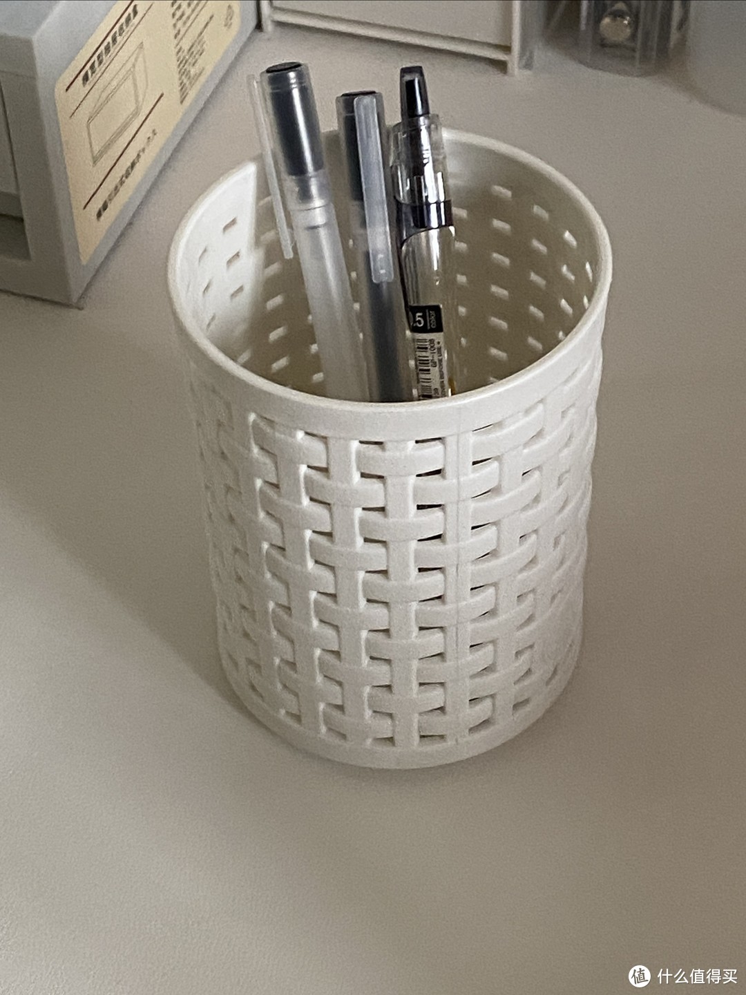 价格便宜,而且容量也很大的笔筒