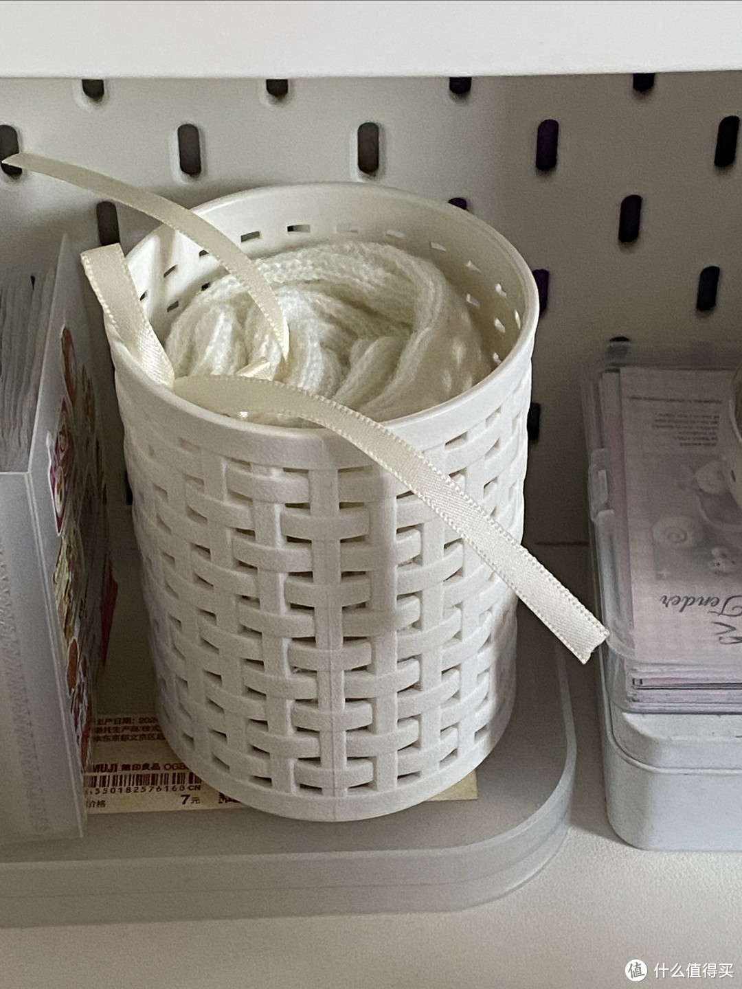 价格便宜,而且容量也很大的笔筒